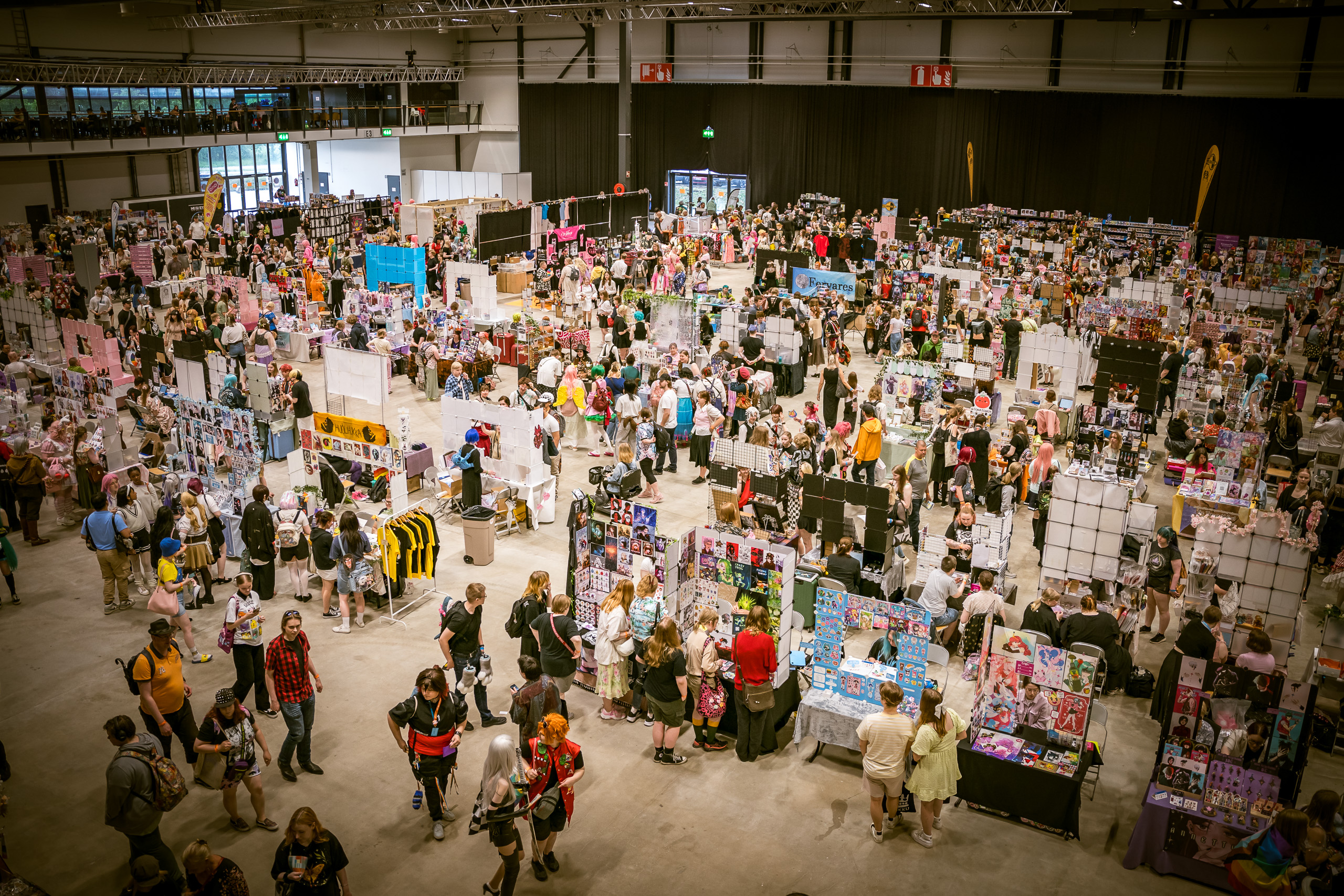 Näytteilleasettajat